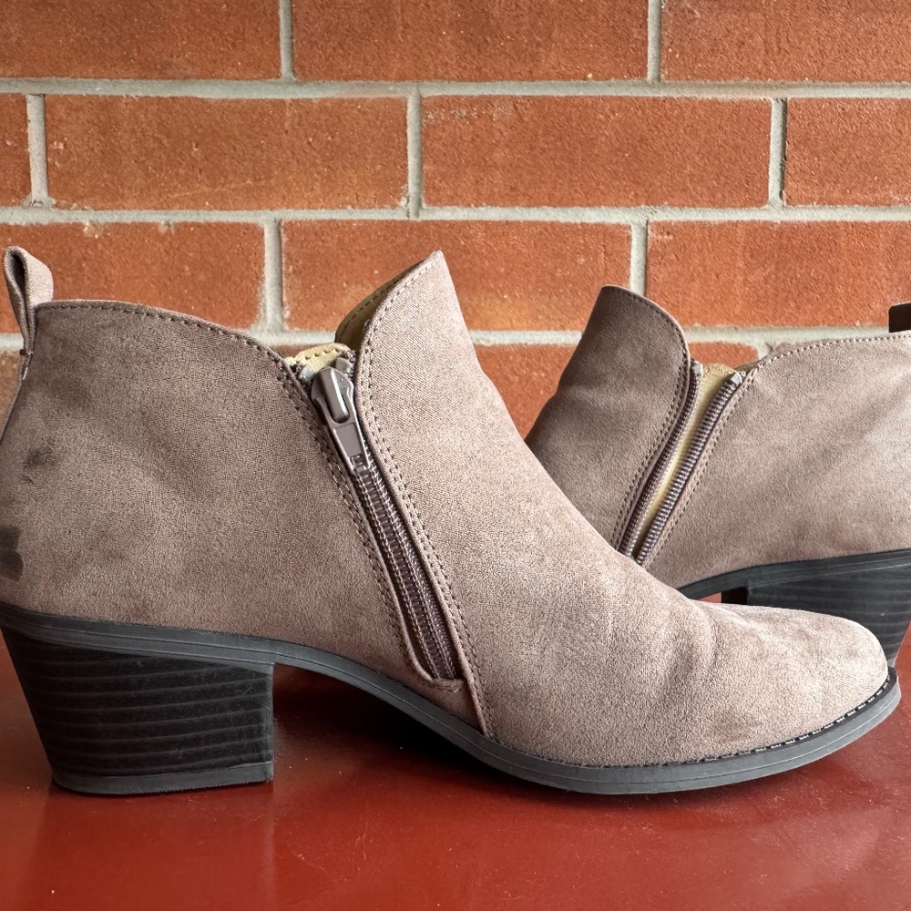 American Eagle Suede Booties
